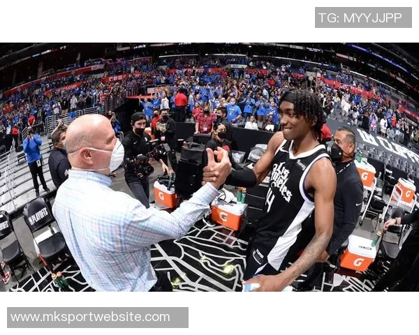 曼恩表现出色全队最高得分21分6篮板助球队奋战难阻失利之路 曼恩表现出色全队最高得分21分6篮板助球队奋战难阻失利之路