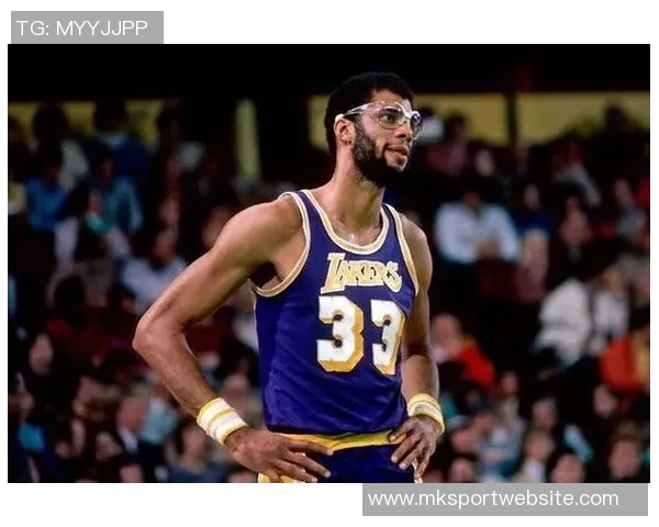 弗莱深入分析得分手总统山的传奇对决：杜兰特乔丹詹姆斯与贾巴尔的伟大之路