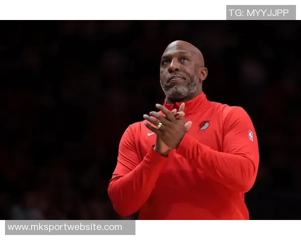 比卢普斯呼吁球队共同分担战术压力让瀚森更轻松应对比赛挑战