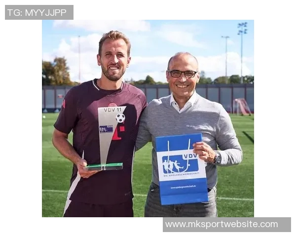 拜仁官方宣布凯恩等六名球员荣获上赛季德国最佳阵容奖杯 拜仁官方宣布凯恩等六名球员荣获上赛季德国最佳阵容奖杯